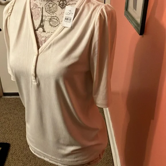 LOFT. CREAM SHORT SLEEVE STRETCH V-NECK RIBBED TOP. SIZE LARGE. SO SOFT! NWT - Picture 6 of 6